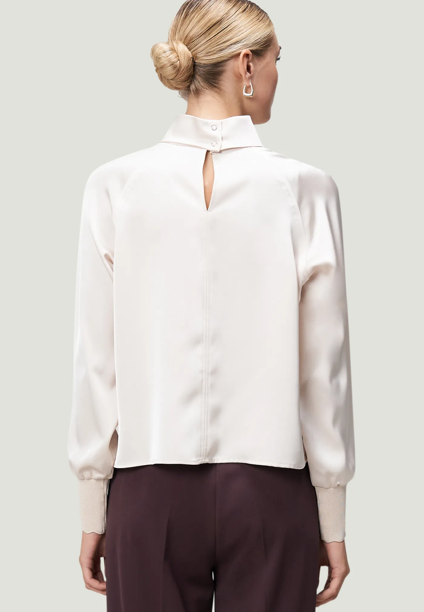 Satinbluse mit Stehkragen