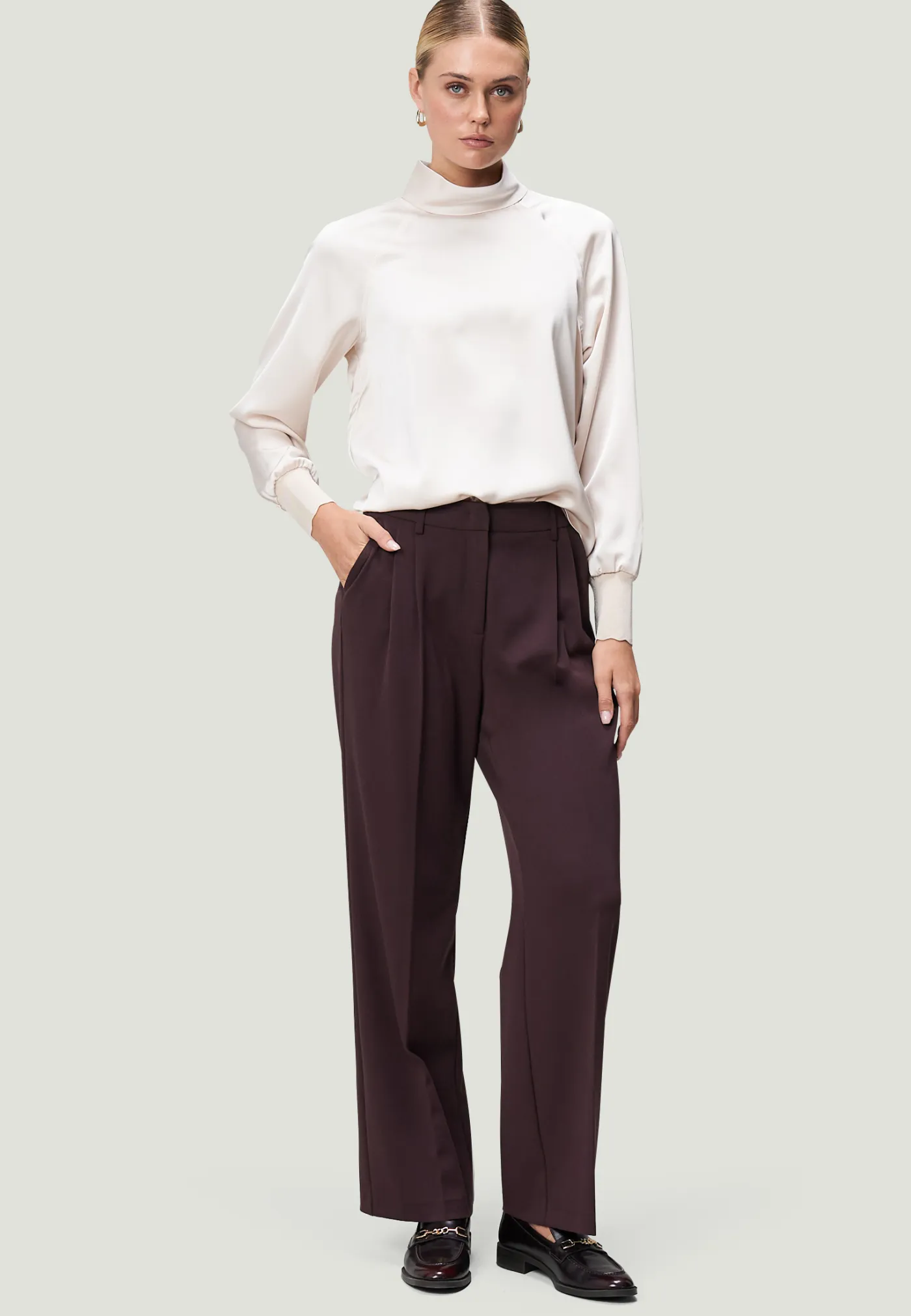 Satinbluse mit Stehkragen