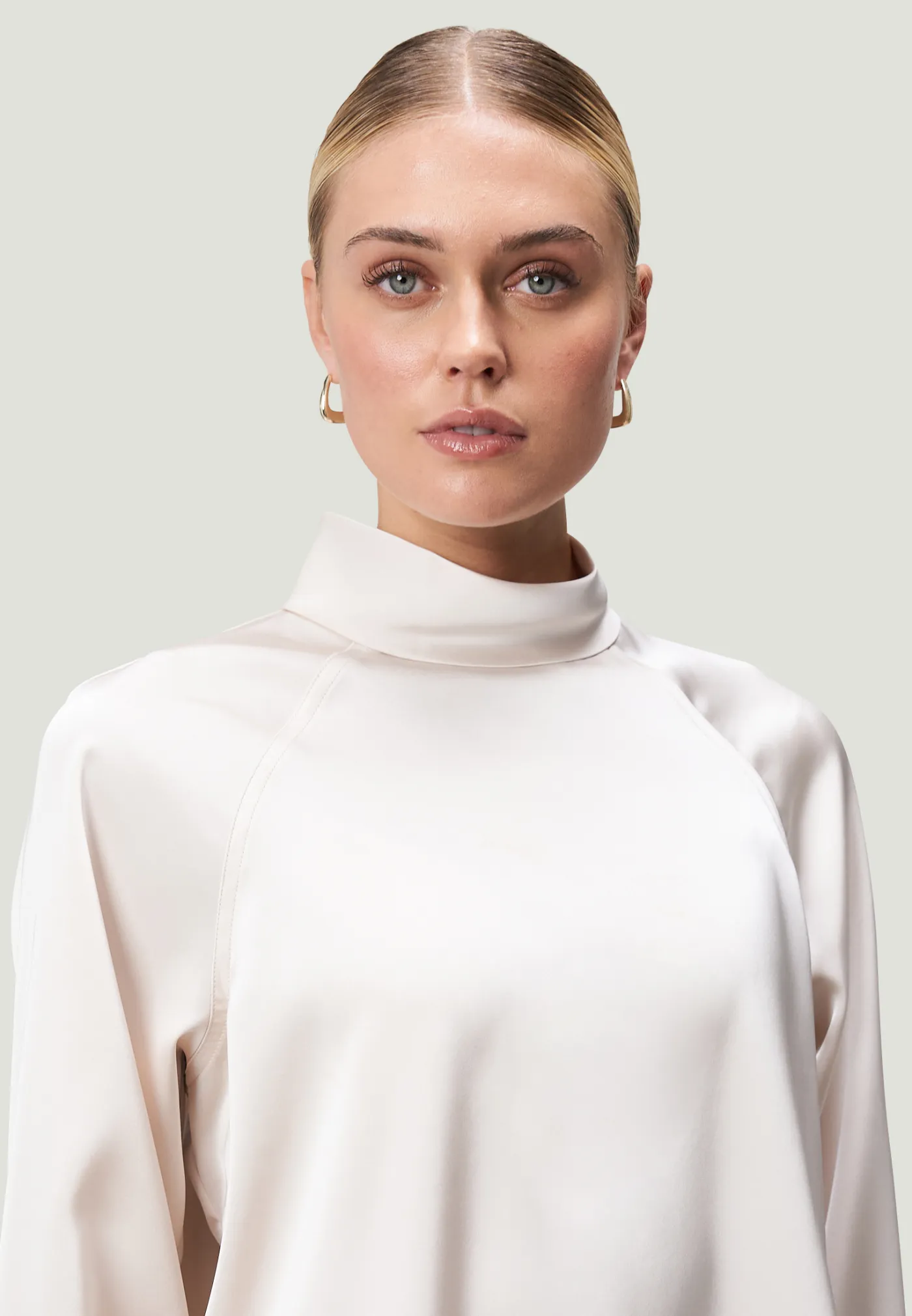 Satinbluse mit Stehkragen