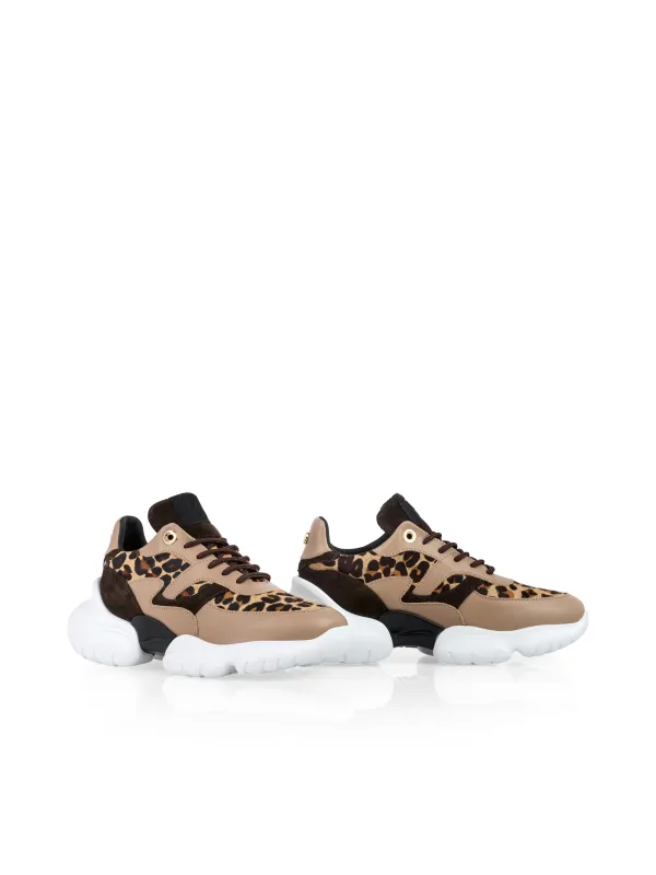 Ledersneaker mit Leo-Highlights