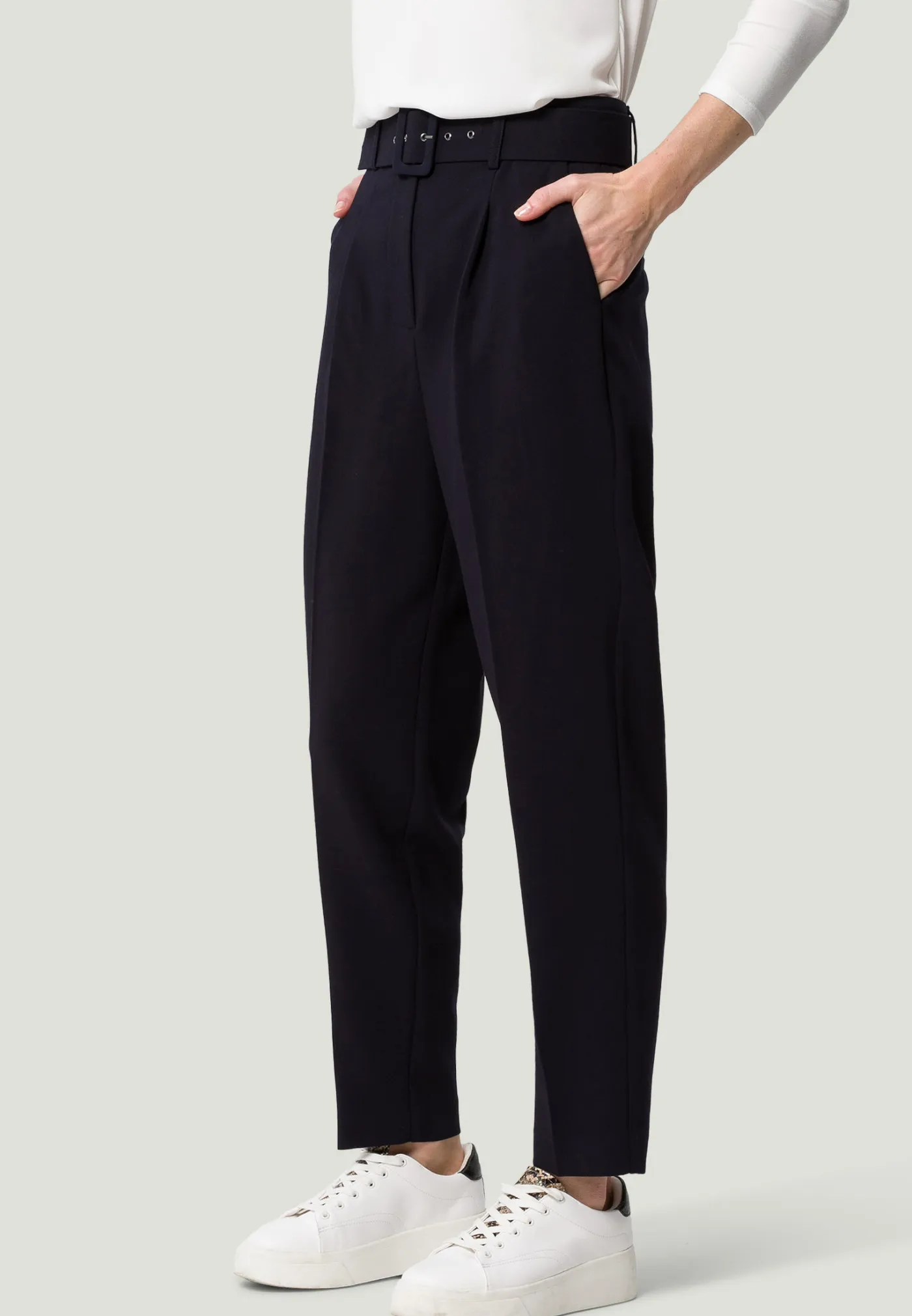 Bundfaltenhose mit Gürtel 28 Inch